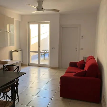 Immersa Tra Le Colline, Appartamento, Vicinissima Al Mare E Con Nuova Piscina Daire *